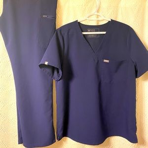 VGUC Navy Blue FIGS scrub set.